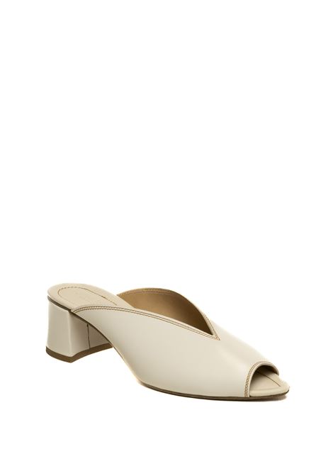  LAUREN HUTTON | D50LAIN-LATTE